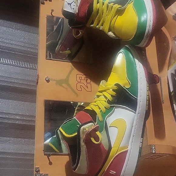 Jordan 1 RaRe Glow n the Dark (custom) - Picture 3 of 4